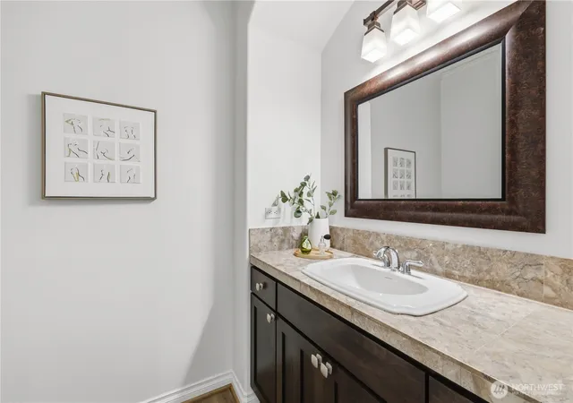 Photo 4 of Single family home for sale at 698 Summerhill Ridge Dr NW, Issaquah, WA 98027 | MLS# NWM2575806 | Listing updated on 2026-09-25