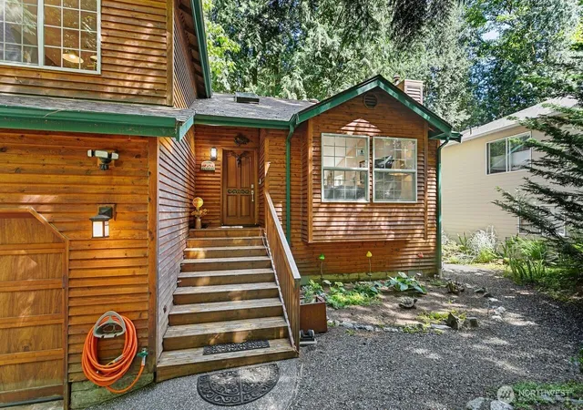 Photo 2 of Single family home for sale at 5 Valley Crest Wy, Bellingham, WA 98229 | MLS# NWM2575809 | Listing updated on 2026-09-25