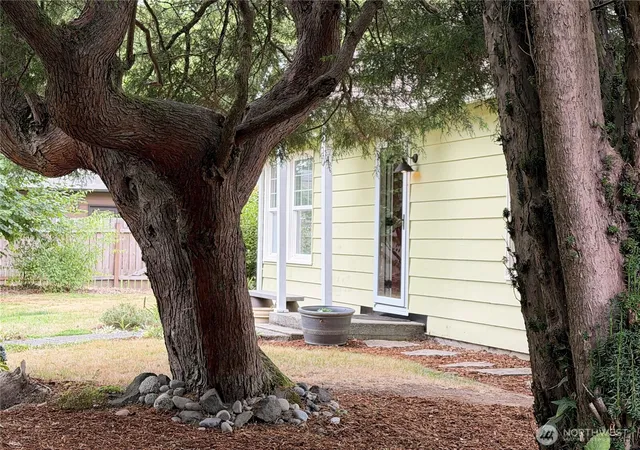 Photo 2 of Single family home for sale at 1410 Middle St Se, Tumwater, WA 98501 | MLS# NWM2575823 | Listing updated on 2026-09-25