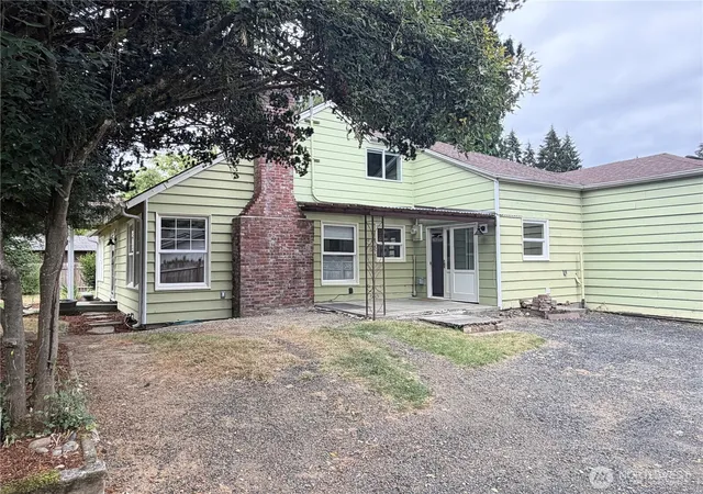 Photo 3 of Single family home for sale at 1410 Middle St Se, Tumwater, WA 98501 | MLS# NWM2575823 | Listing updated on 2026-09-25