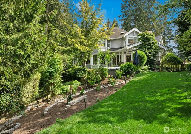 Photo 3 of Single family home for sale at 10806 Se 16Th St, Bellevue, WA 98004 | MLS# NWM2575831 | Listing updated on 2026-09-25