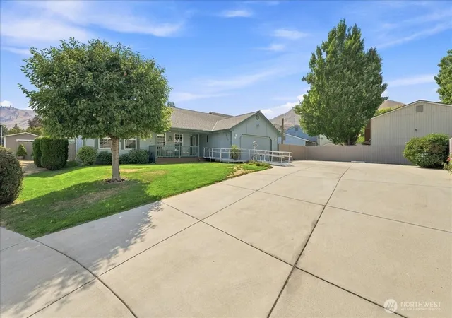 Photo 3 of Sale Pending at 1705 Brandi Ct, Wenatchee, WA 98801 | MLS# NWM2575837 | Listing updated on 2026-09-25