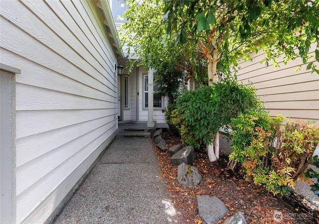 Photo 2 of Townhouse for sale at 6814 131st St Ct E, Puyallup, WA 98373 | MLS# NWM2575853 | Listing updated on 2026-09-25