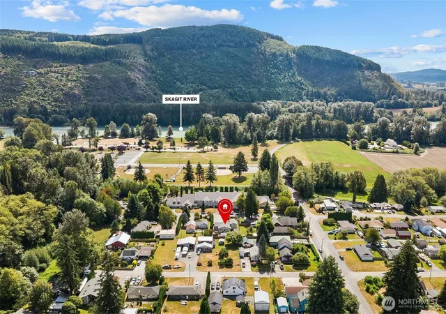 Photo 4 of Single family home for sale at 910 Dunlop St, Sedro Woolley, WA 98284 | MLS# NWM2575860 | Listing updated on 2026-09-25