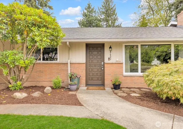 Photo 2 of Single family home for sale at 8602 Maple Ln, Edmonds, WA 98026 | MLS# NWM2575874 | Listing updated on 2026-09-28