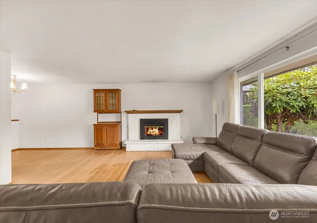Photo 4 of Single family home for sale at 8602 Maple Ln, Edmonds, WA 98026 | MLS# NWM2575874 | Listing updated on 2026-09-28