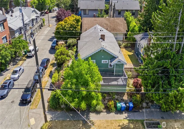Photo 4 of Single family home for sale at 303 N 64Th St, Seattle, WA 98103 | MLS# NWM2575876 | Listing updated on 2026-10-15