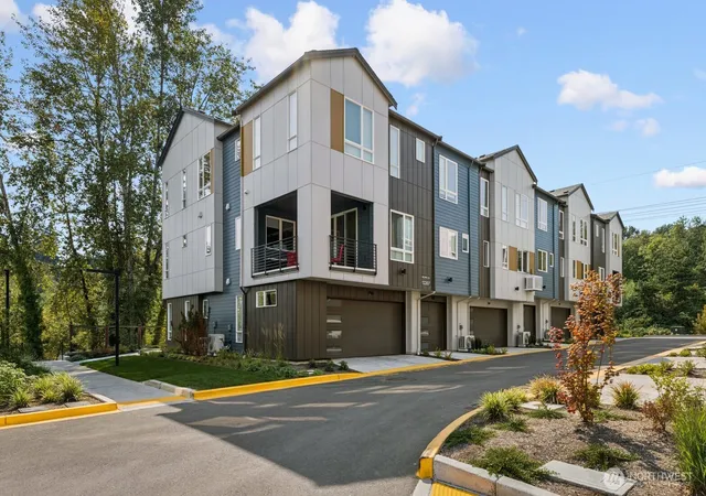 Photo 1 of Townhouse for sale at 12207 137th Pl Ne #2603, Redmond, WA 98052 | MLS# NWM2575878 | Listing updated on 2026-09-30