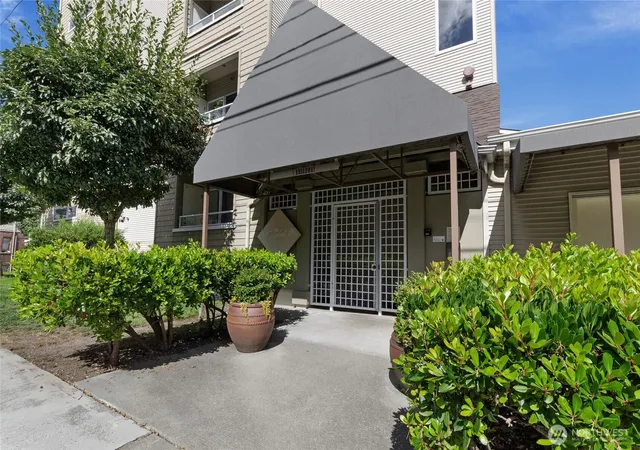Photo 4 of Condo for sale at 1 Broadway #315, Tacoma, WA 98402 | MLS# NWM2575890 | Listing updated on 2026-09-22