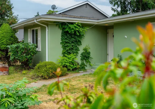 Photo 3 of Single family home for sale at 648 Smith St, Monroe, WA 98272 | MLS# NWM2575895 | Listing updated on 2026-10-02