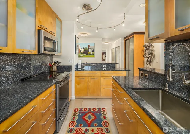 Photo 3 of Condo for sale at 4540 8th Avenue Ne #801, Seattle, WA 98105 | MLS# NWM2575896 | Listing updated on 2026-10-12