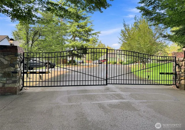 Photo 2 of Single family home for sale at 15116 99th Av Ct E, Puyallup, WA 98375 | MLS# NWM2575897 | Listing updated on 2026-09-29