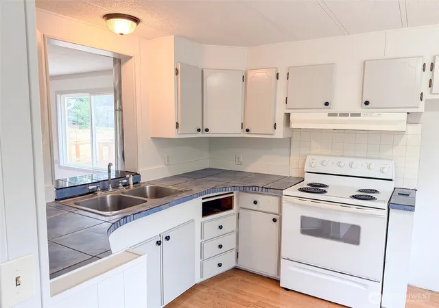 Photo 3 of Manufactured home for sale at 611 Cedar Dr #5, Port Hadlock, WA 98339 | MLS# NWM2575911 | Listing updated on 2026-09-25