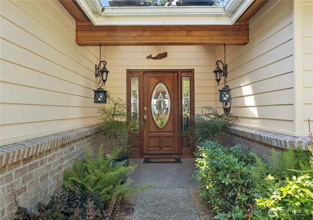 Photo 3 of Single family home for sale at 4076 S Camano Dr, Camano Island, WA 98282 | MLS# NWM2575916 | Listing updated on 2026-09-23