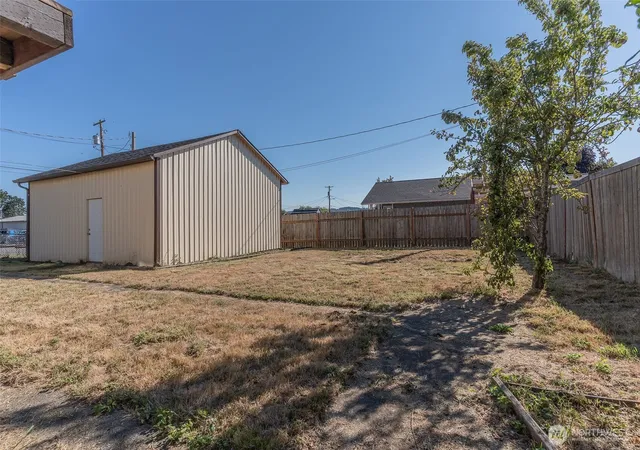 Photo 3 of Single family home for sale at 1079 S Market Blvd, Chehalis, WA 98532 | MLS# NWM2575925 | Listing updated on 2026-09-24