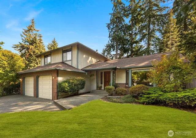 Photo 3 of Single family home for sale at 8216 50th Street Ct W, University Place, WA 98467 | MLS# NWM2575955 | Listing updated on 2026-09-25