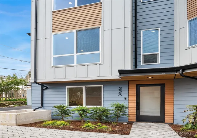 Photo 1 of Sale Pending at 215 Ne 75th St, Seattle, WA 98115 | MLS# NWM2575960 | Listing updated on 2026-09-25