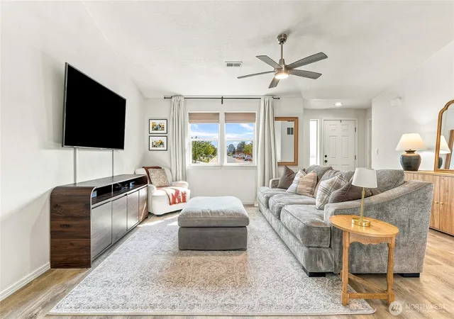 Photo 4 of Sale Pending at 364 SW Homestead Ave, College Place, WA 99324 | MLS# NWM2575977 | Listing updated on 2026-09-21