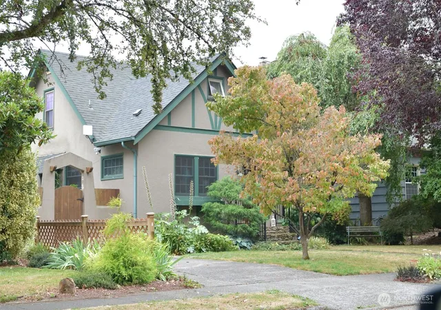 Photo 1 of Single family home for sale at 2733 Fir St, Longview, WA 98632 | MLS# NWM2575995 | Listing updated on 2026-09-29