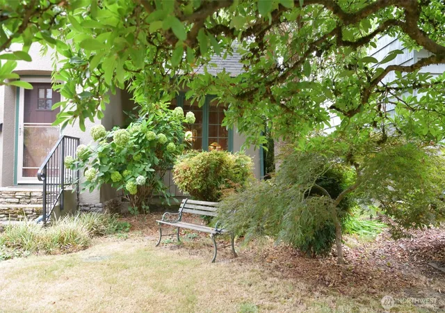 Photo 2 of Single family home for sale at 2733 Fir St, Longview, WA 98632 | MLS# NWM2575995 | Listing updated on 2026-09-29