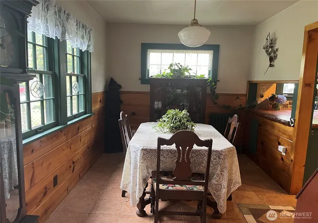 Photo 3 of Single family home for sale at 2733 Fir St, Longview, WA 98632 | MLS# NWM2575995 | Listing updated on 2026-09-29