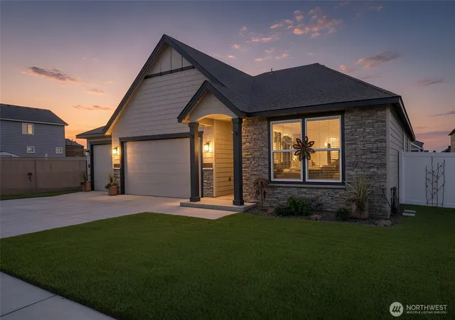Photo 1 of Single family home for sale at 4713 W Thrush St, Moses Lake, WA 98837 | MLS# NWM2575998 | Listing updated on 2026-10-12
