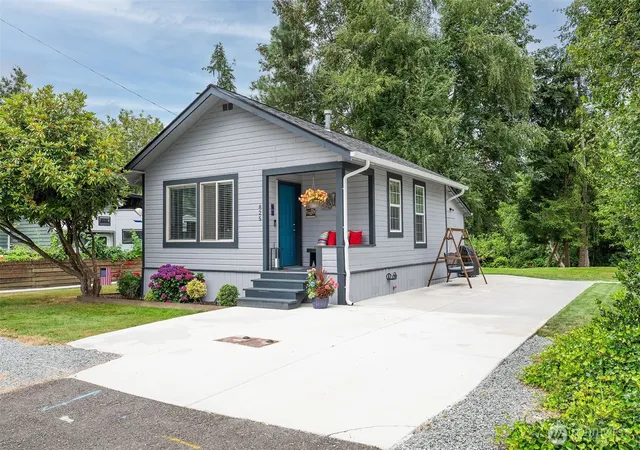 Photo 2 of Multi family home for sale at 845 3rd Ave Nw, Issaquah, WA 98027 | MLS# NWM2576000 | Listing updated on 2026-09-25