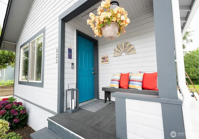 Photo 4 of House for sale at 845 3Rd Ave Nw, Issaquah, WA 98027 | MLS# NWM2576000 | Listing updated on 2026-09-25
