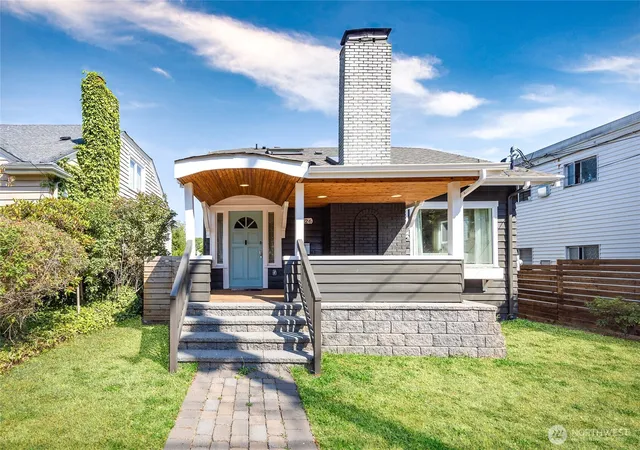 Photo 1 of Single family home for sale at 7526 Roosevelt Wy Ne, Seattle, WA 98115 | MLS# NWM2576006 | Listing updated on 2026-10-01