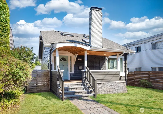 Photo 2 of Single family home for sale at 7526 Roosevelt Wy Ne, Seattle, WA 98115 | MLS# NWM2576006 | Listing updated on 2026-10-01