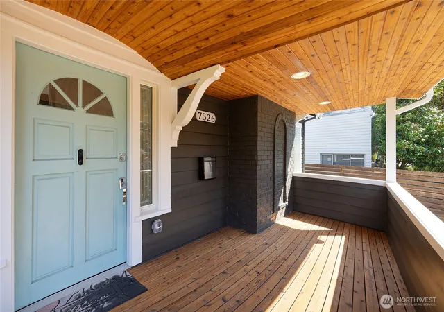 Photo 3 of Single family home for sale at 7526 Roosevelt Wy Ne, Seattle, WA 98115 | MLS# NWM2576006 | Listing updated on 2026-10-01