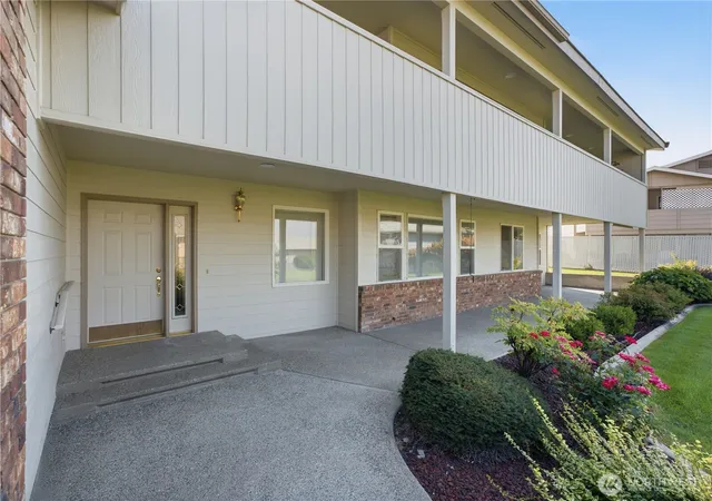 Photo 3 of Condo for sale at 1380 Eastmont Ave #502, East Wenatchee, WA 98802 | MLS# NWM2576008 | Listing updated on 2026-09-25