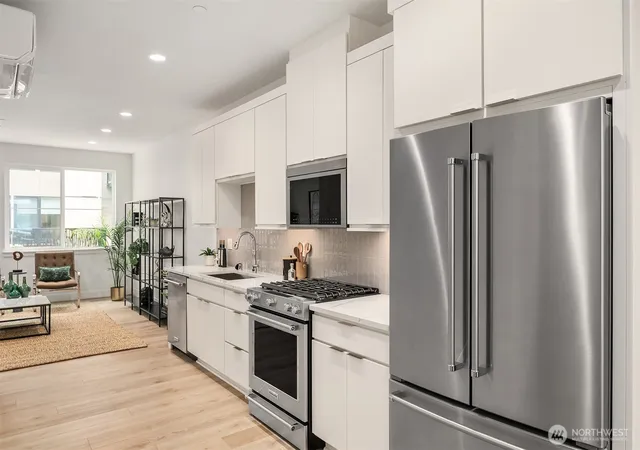 Photo 3 of Townhouse for sale at 13365 Ne 175th Pl #31, Woodinville, WA 98072 | MLS# NWM2576013 | Listing updated on 2026-09-30