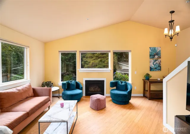 Photo 3 of Sale Pending at 314 80th Place Sw, Everett, WA 98203 | MLS# NWM2576014 | Listing updated on 2026-09-25