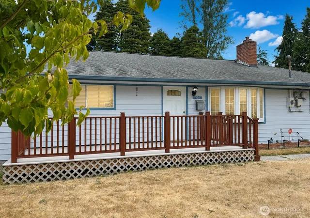 Photo 2 of Single family home for sale at 5029 W View Dr, Everett, WA 98203 | MLS# NWM2576022 | Listing updated on 2026-09-25