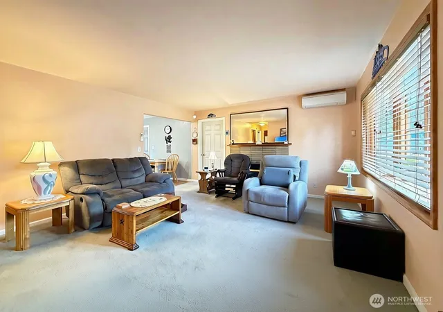 Photo 3 of Single family home for sale at 5029 W View Dr, Everett, WA 98203 | MLS# NWM2576022 | Listing updated on 2026-09-25
