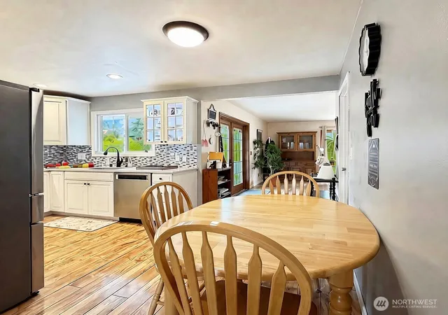Photo 3 of Single family home for sale at 5029 W View Dr, Everett, WA 98203 | MLS# NWM2576022 | Listing updated on 2026-09-25