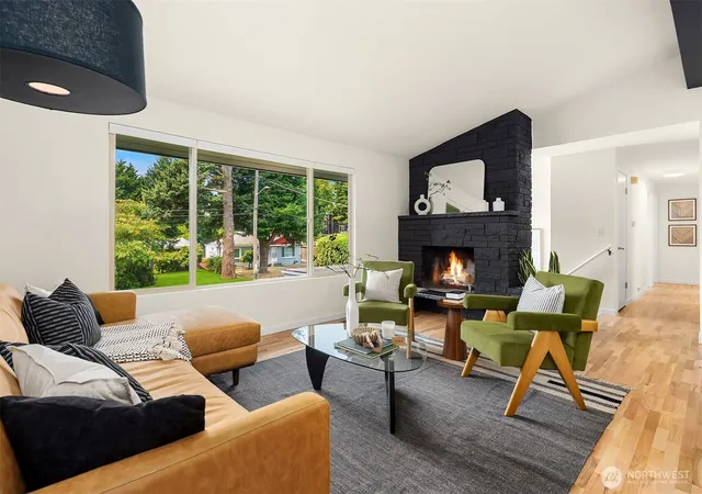 Photo 4 of Sale Pending at 12324 11th Avenue NE, Seattle, WA 98125 | MLS# NWM2576025 | Listing updated on 2026-09-17