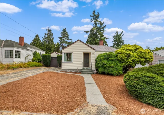 Photo 2 of Sale Pending at 11032 Dayton Ave N, Seattle, WA 98133 | MLS# NWM2576044 | Listing updated on 2026-09-25