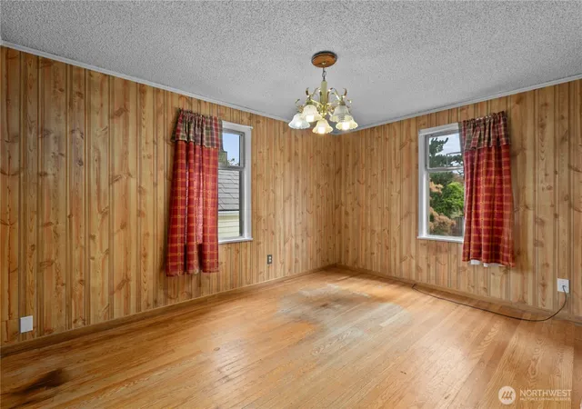 Photo 4 of Sale Pending at 11032 Dayton Ave N, Seattle, WA 98133 | MLS# NWM2576044 | Listing updated on 2026-09-25