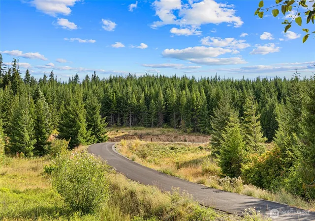 Photo 3 of Sale Pending at 1220 Stone Ridge Dr, Cle Elum, WA 98922 | MLS# NWM2576051 | Listing updated on 2026-10-01