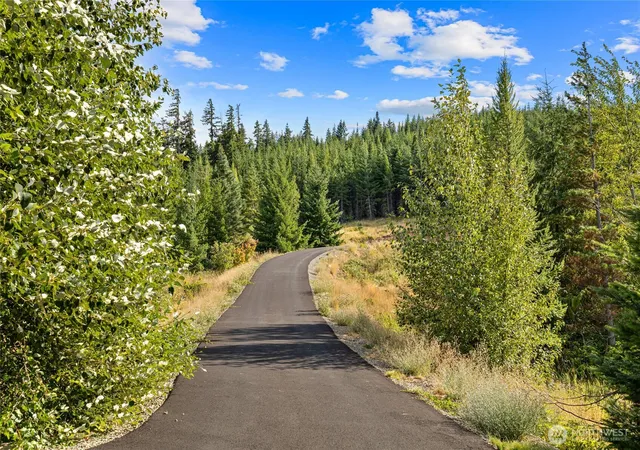 Photo 3 of Sale Pending at 1220 Stone Ridge Dr, Cle Elum, WA 98922 | MLS# NWM2576051 | Listing updated on 2026-10-01