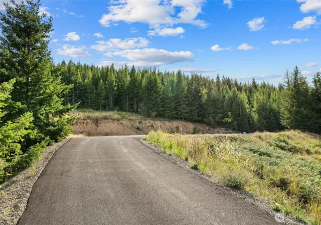Photo 4 of Sale Pending at 1220 Stone Ridge Dr, Cle Elum, WA 98922 | MLS# NWM2576051 | Listing updated on 2026-10-01
