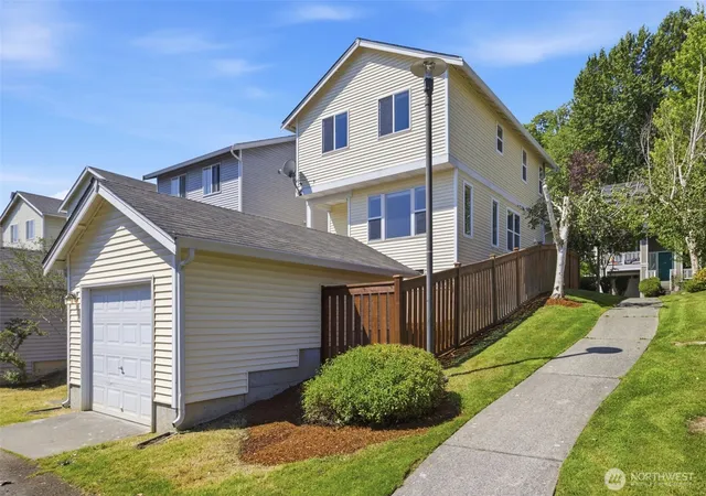 Photo 2 of Single family home for sale at 7624 39th Avenue S, Seattle, WA 98118 | MLS# NWM2576058 | Listing updated on 2026-09-23