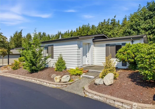 Photo 2 of Manufactured home for sale at 2500 Alder St #332, Milton, WA 98354 | MLS# NWM2576069 | Listing updated on 2026-09-29
