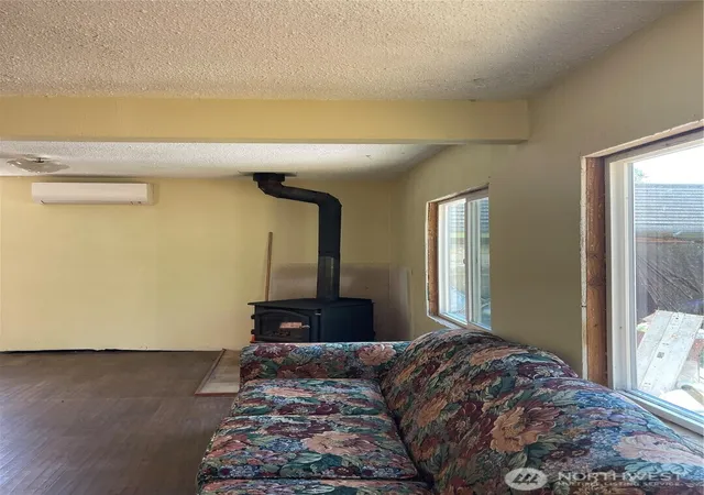 Photo 3 of Sale Pending at 62 Urych, Raymond, WA 98577 | MLS# NWM2576082 | Listing updated on 2026-09-12