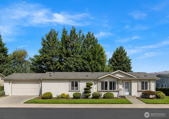 Photo 2 of Manufactured home for sale at 520 Sunday Dr, East Wenatchee, WA 98802 | MLS# NWM2576086 | Listing updated on 2026-09-25