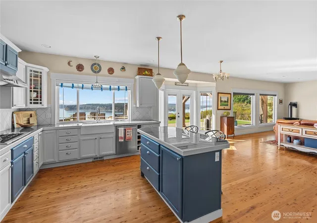 Photo 4 of Single family home for sale at 3616 Tahoma Pl W, University Place, WA 98466 | MLS# NWM2576100 | Listing updated on 2026-09-24
