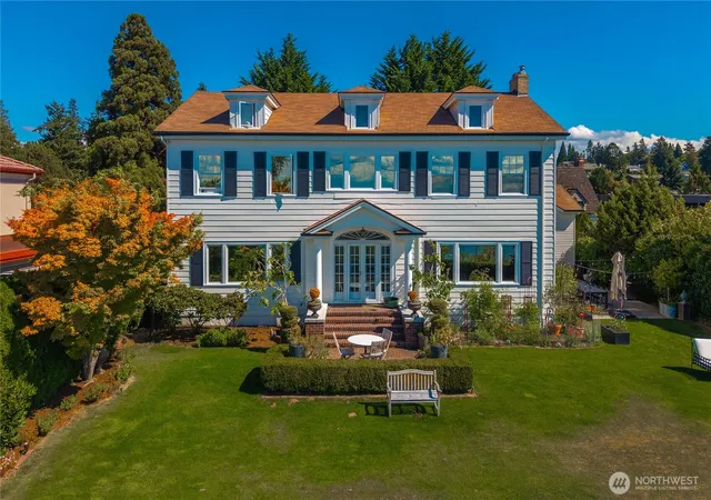 Photo 4 of Single family home for sale at 3233 Magnolia Blvd W, Seattle, WA 98199 | MLS# NWM2576108 | Listing updated on 2026-09-17