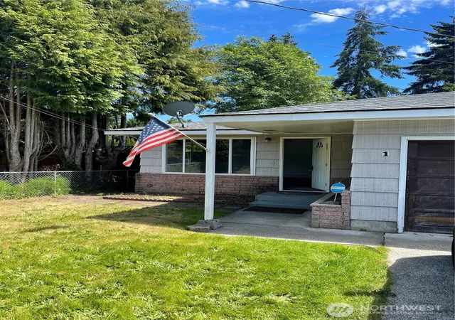 Photo 2 of Sale Pending at 1 Pacific Pl #1, Longview, WA 98632 | MLS# NWM2576121 | Listing updated on 2026-09-20